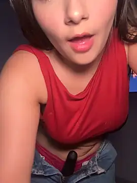 Snapshot of EmmiiGlow chatting on 6, 1, 2026 EmmiiGlow online show from 6, 1, 2026