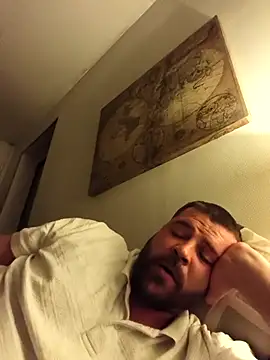 Snapshot of tomluckies chatting on 9, 11, 2025 tomluckies online show from 9, 11, 2025