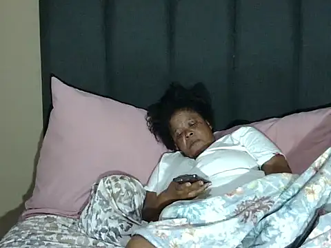 Snapshot of bigsexymama2 chatting on 20, 12, 2025 bigsexymama2 online show from 20, 12, 2025