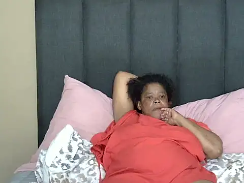 Snapshot of bigsexymama2 chatting on 22, 12, 2025 bigsexymama2 online show from 22, 12, 2025