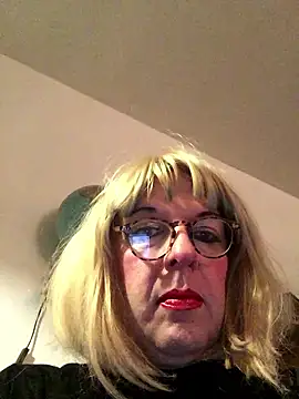 Snapshot of simone_xdressing chatting on 18, 1, 2026 simone xdressing online show from 18, 1, 2026