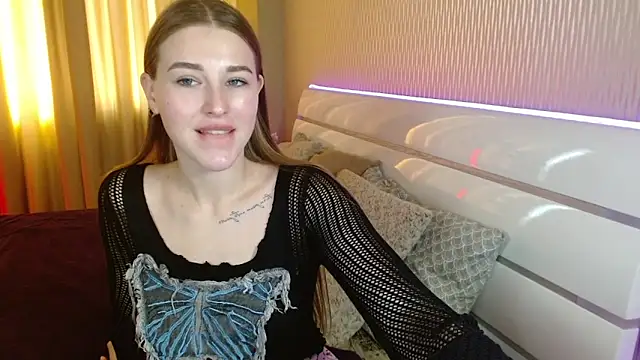 Snapshot of cutie_violet chatting on 15, 11, 2025 cutie violet online show from 15, 11, 2025