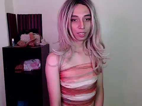 Snapshot of evelynfucker chatting on 12, 11, 2025 evelynfucker online show from 12, 11, 2025