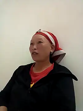 girl-hot2x online show from 26, 11, 2025