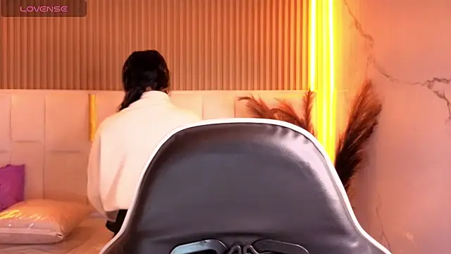 Juliana Tx online show from 5, 3, 2026