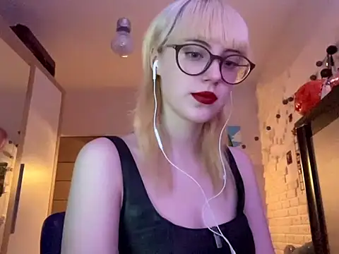 Snapshot of EffacedScan chatting on 16, 11, 2025 EffacedScan online show from 16, 11, 2025