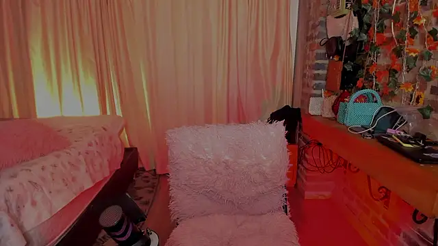 LaGoldenBitch online show from 4, 3, 2026