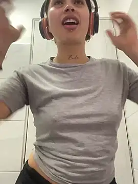 Snapshot of Dreana chatting on 15, 1, 2026 Dreana online show from 15, 1, 2026