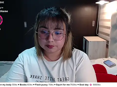 YiniBelle online show from 12, 3, 2026