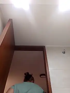 YiniBelle online show from 6, 4, 2026