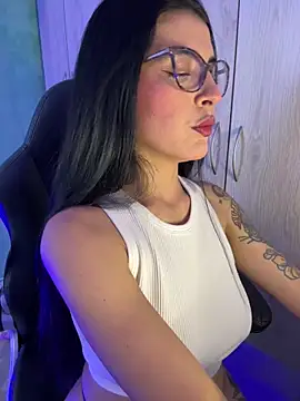 Snapshot of Cristal_Cerati_ chatting on 27, 11, 2025 Cristal Cerati online show from 27, 11, 2025