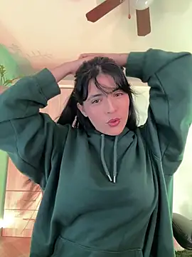 Snapshot of Cristal_Cerati_ chatting on 5, 3, 2026 Cristal Cerati online show from 5, 3, 2026