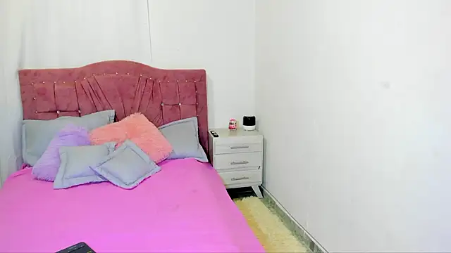 Snapshot of yourlatina_emely chatting on 5, 3, 2026 yourlatina emely online show from 5, 3, 2026