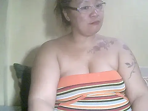 loriepinay46 online show from 9, 3, 2026