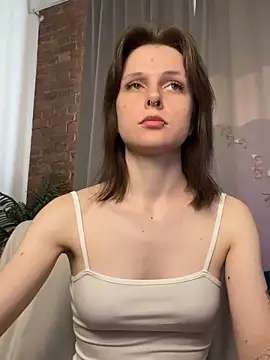 Snapshot of Shy_Vivi chatting on 7, 6, 2026 Shy Vivi online show from 7, 6, 2026