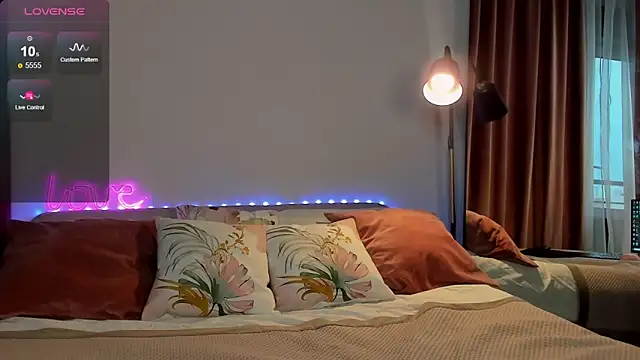 EllaRosss online show from 3, 12, 2025