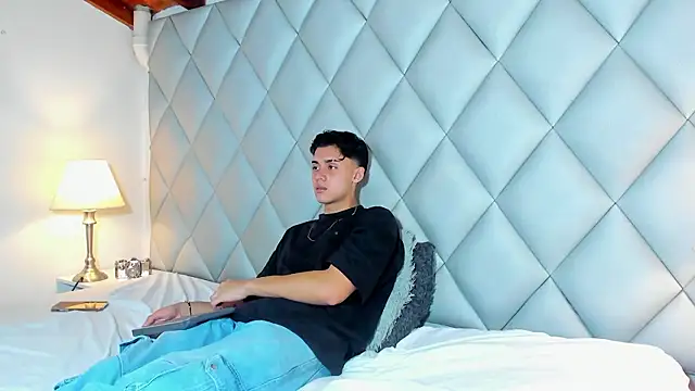 Snapshot of ZeusBrant chatting on 7, 3, 2026 ZeusBrant online show from 7, 3, 2026