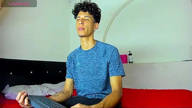 Snapshot of kaiborman00 chatting on 2, 3, 2026 kaiborman00 online show from 2, 3, 2026