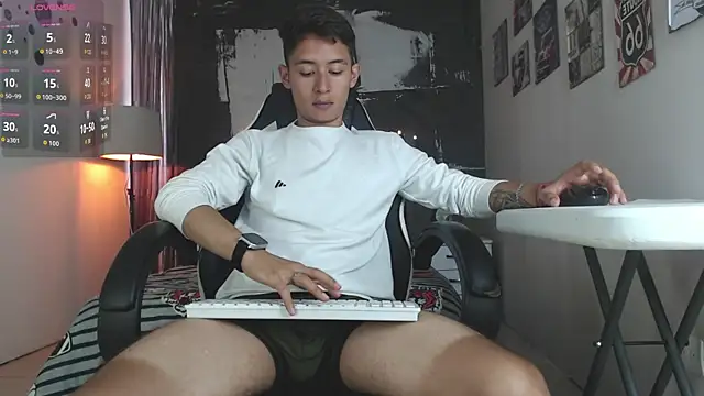 Snapshot of Angell01_ chatting on 14, 11, 2025 Angell01 online show from 14, 11, 2025