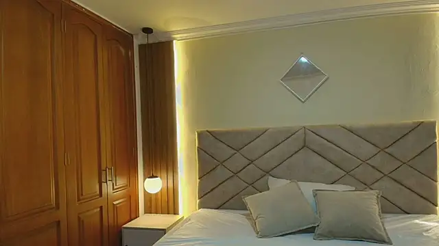 Laracooper  online show from 5, 2, 2026