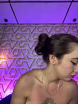 MelanyyJhonson15 online show from 14, 7, 2026