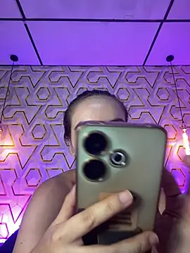 MelanyyJhonson15 online show from 16, 7, 2026