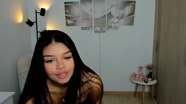 haileyflorez  online show from 6, 5, 2026