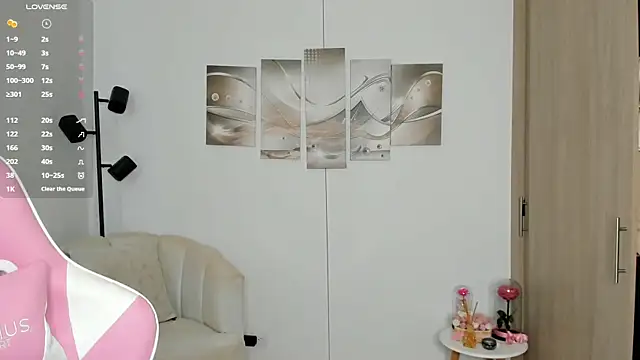 haileyflorez  online show from 23, 6, 2026