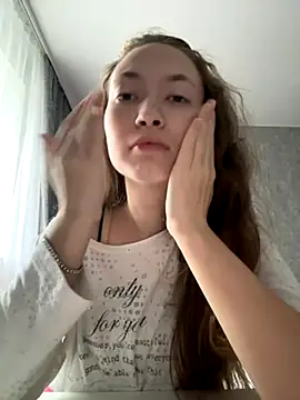 Snapshot of Holy_Poly chatting on 25, 11, 2025 Holy Poly online show from 25, 11, 2025