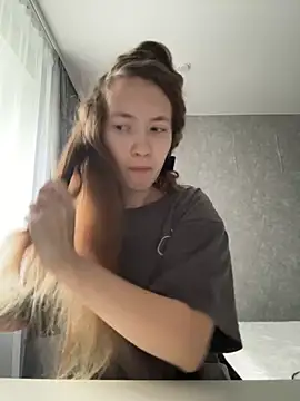 Snapshot of Holy_Poly chatting on 1, 12, 2025 Holy Poly online show from 1, 12, 2025