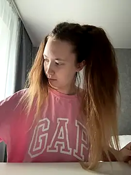 Snapshot of Holy_Poly chatting on 5, 12, 2025 Holy Poly online show from 5, 12, 2025