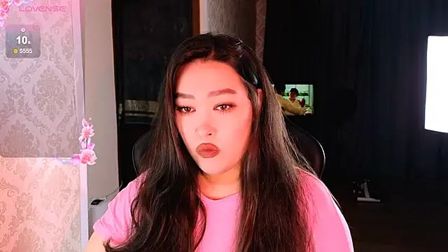 Snapshot of Emma_Uilson chatting on 19, 11, 2025 Emma Uilson online show from 19, 11, 2025