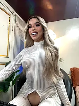 Snapshot of _SandraHornball_ chatting on 28, 11, 2025 SandraHornball online show from 28, 11, 2025