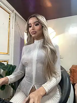 Snapshot of _SandraHornball_ chatting on 30, 11, 2025 SandraHornball online show from 30, 11, 2025