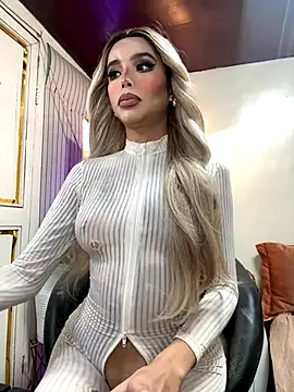 Snapshot of _SandraHornball_ chatting on 17, 12, 2025 SandraHornball online show from 17, 12, 2025