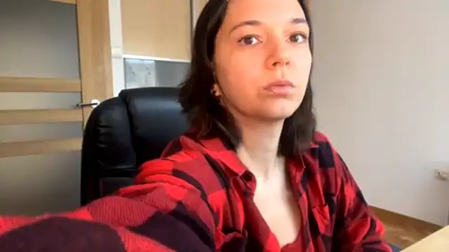 Snapshot of TreasaDolecki chatting on 19, 11, 2025 TreasaDolecki online show from 19, 11, 2025