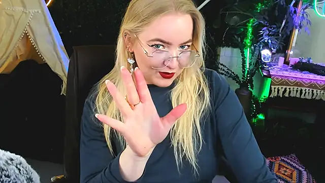 Snapshot of EllaPower chatting on 18, 11, 2025 EllaPower online show from 18, 11, 2025