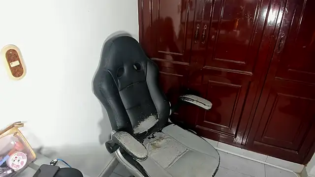 Snapshot of Hot_play18 chatting on 10, 1, 2026 Hot play18 online show from 10, 1, 2026