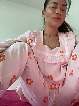 Snapshot of pitty_mymi chatting on 4, 4, 2026 pitty mymi online show from 4, 4, 2026