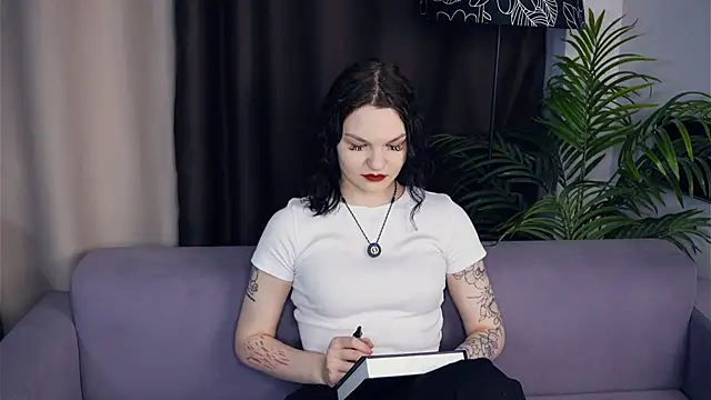 Snapshot of OnitaSkare chatting on 15, 11, 2025 OnitaSkare online show from 15, 11, 2025