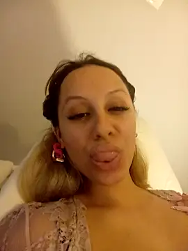 Snapshot of cleopatravodos chatting on 19, 11, 2025 cleopatravodos online show from 19, 11, 2025