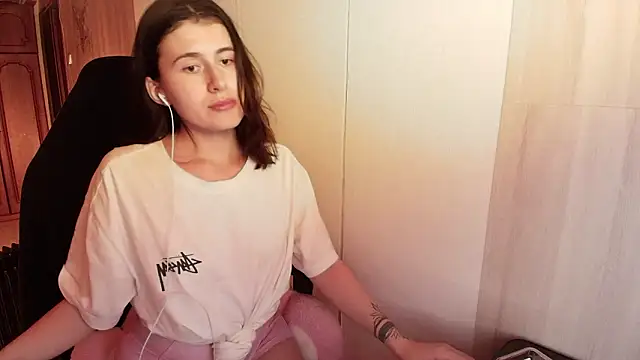 Snapshot of KristinaScott chatting on 24, 2, 2026 KristinaScott online show from 24, 2, 2026