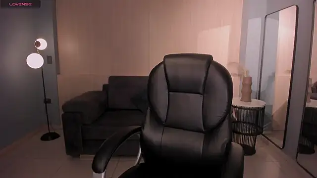 HaileyRoss  online show from 8, 7, 2026