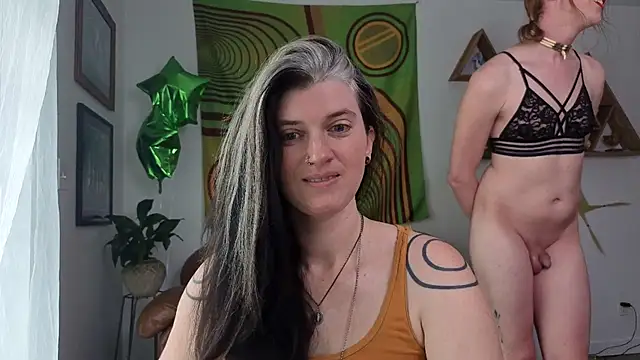 Snapshot of bruisedblossoms chatting on 21, 4, 2026 bruisedblossoms online show from 21, 4, 2026