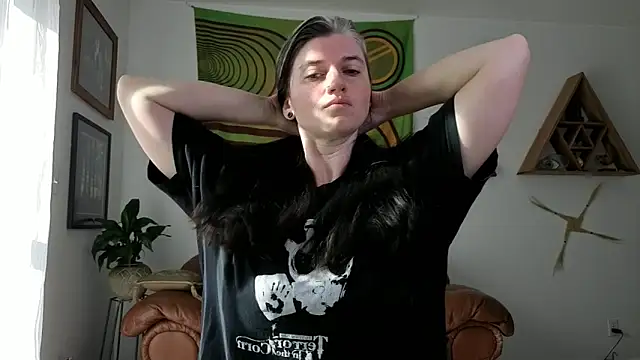 Snapshot of bruisedblossoms chatting on 3, 5, 2026 bruisedblossoms online show from 3, 5, 2026