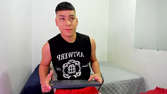 Lucastorrez01 online show from 13, 6, 2026