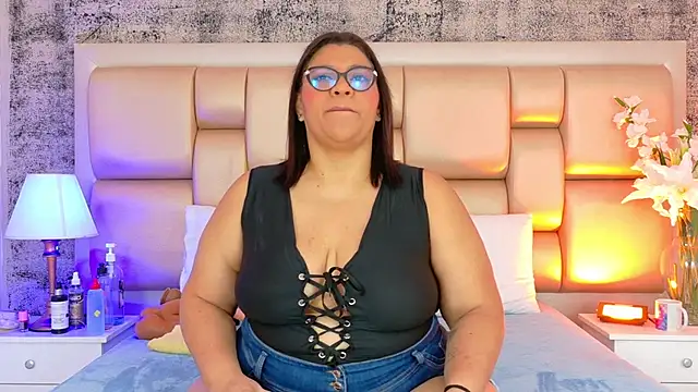SelennaCooper online show from 25, 7, 2026