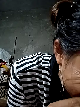 Snapshot of mon1-day chatting on 17, 12, 2025 mon1-day online show from 17, 12, 2025