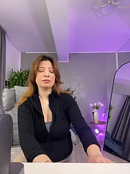 AmberRosewood online show from 4, 3, 2026