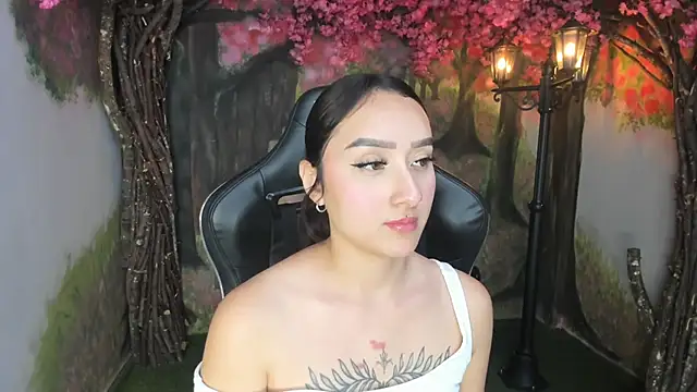 HorneyyQueen online show from 17, 11, 2025